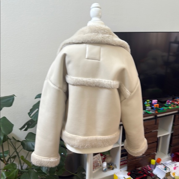 Abercrombie & Fitch Cream Leather Jacket - Picture 4 of 7